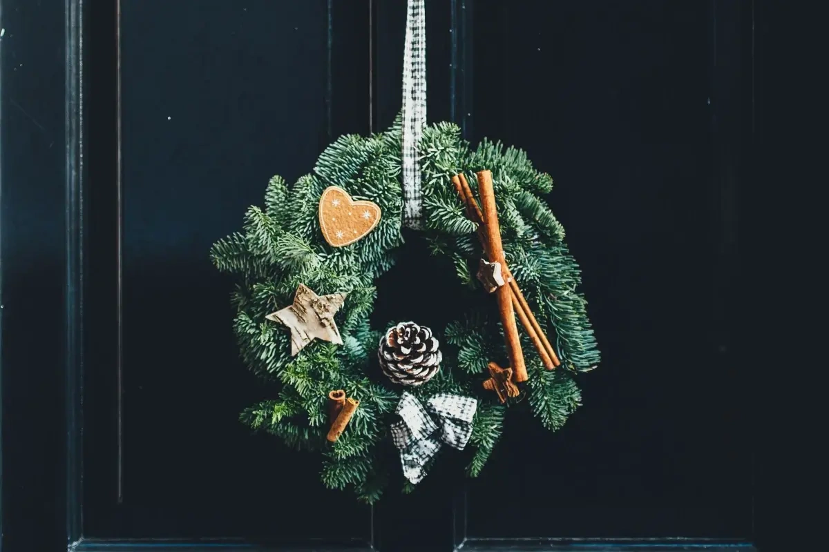 Lav din egen julekrans til døren med disse 5 nemme steps